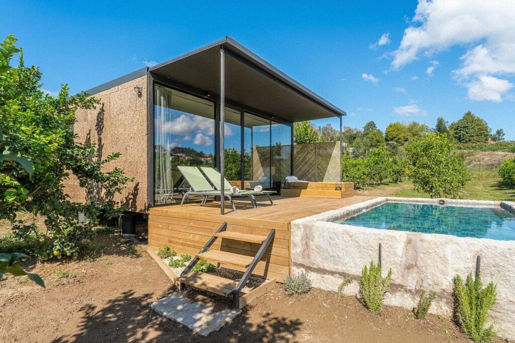 Alpendre dos Limões, com o deck e a piscina